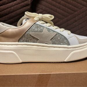 NWT Pink Lily Glitter Star Sneakers in Cream and Silver